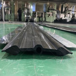 中埋式鋼邊橡膠止水帶生產(chǎn)商哪家專業(yè)？